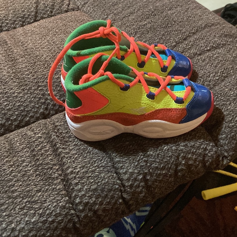 Colorful Reebok toddler size 10 - Picture 2 of 4